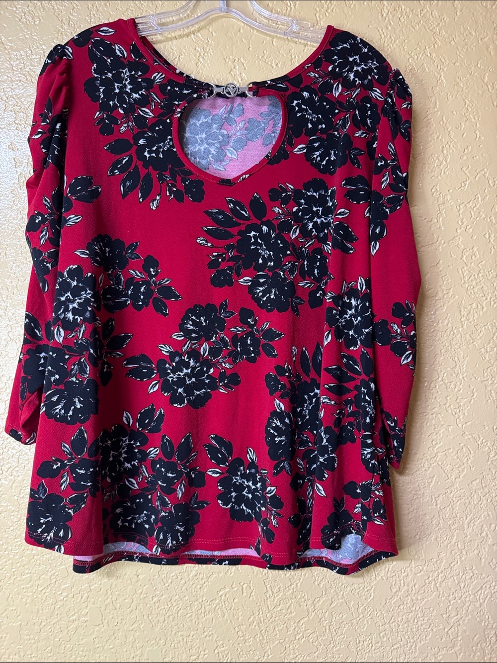 Adrienne Vittadini Red Floral Long-Sleeve Top with Keyhole